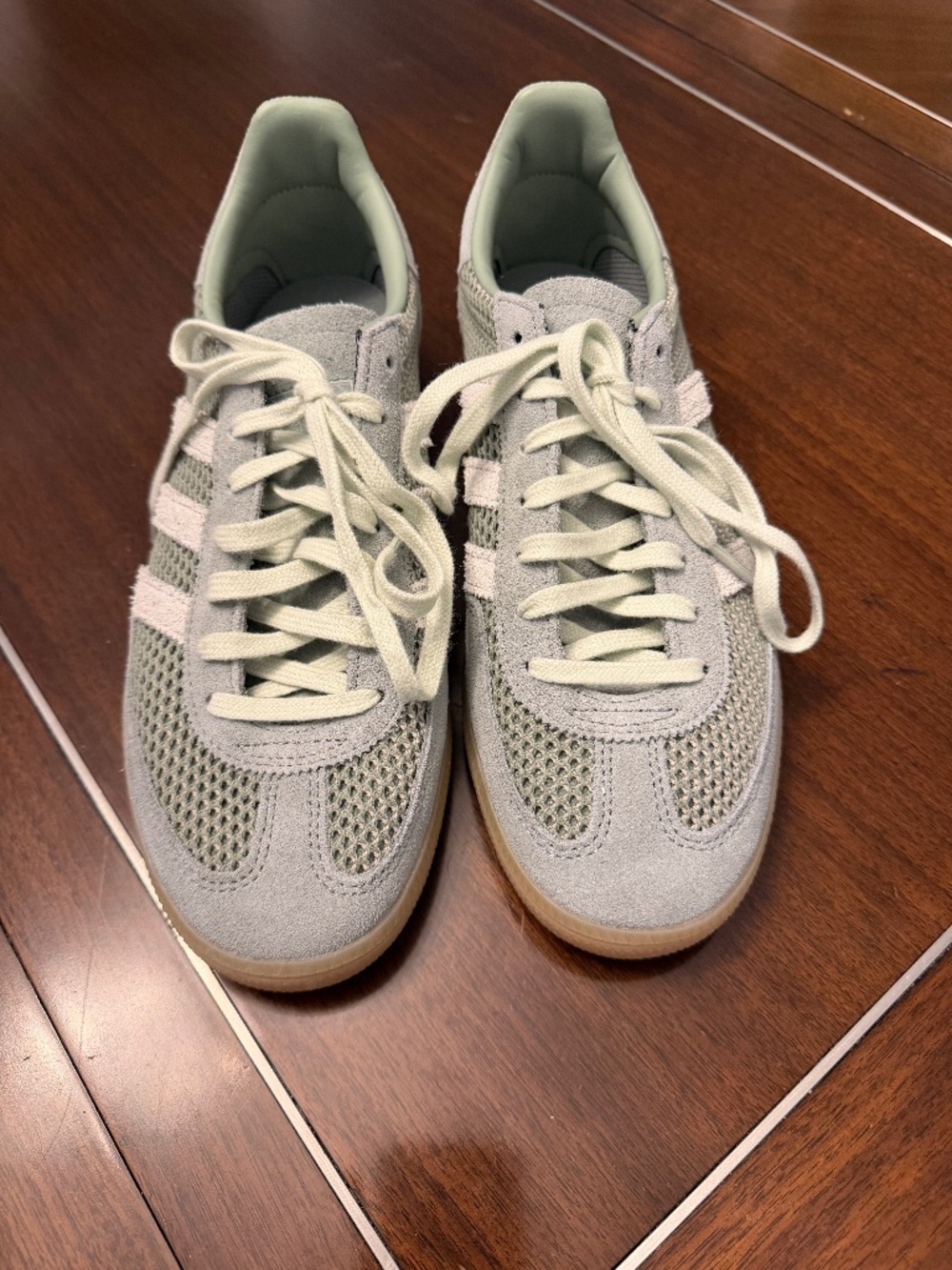 Adidas Women's Handball Spezial, size 8, in Silver Green/Linen Green